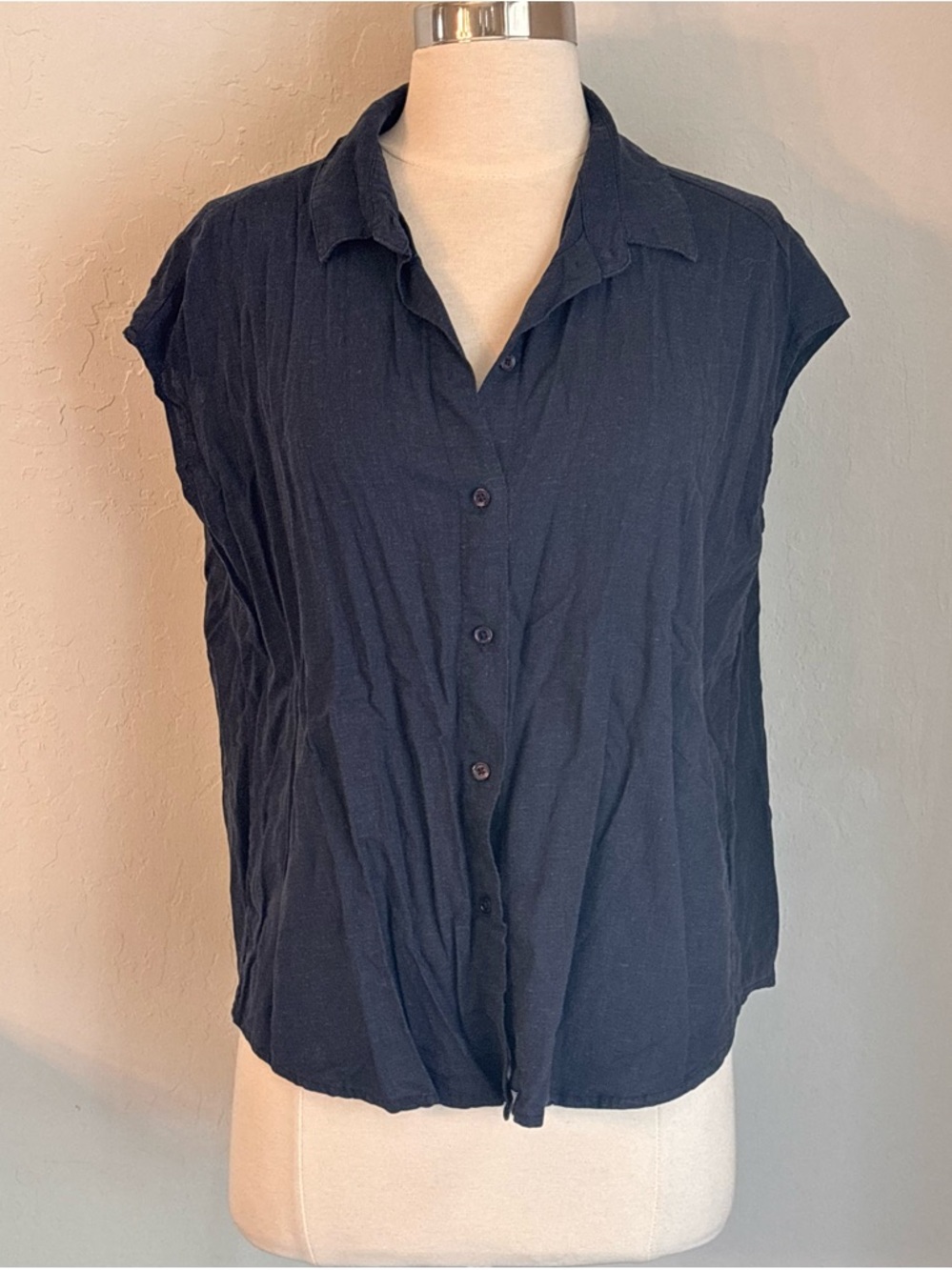 VICI Short Sleeve Collared Button Down Linen Blend Top, Navy Blue. Sz S